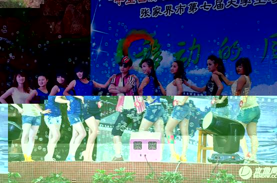 圖為禮儀秀，禮儀小姐們用優雅的姿态，輕盈的腳步，诠釋着我們中國這個